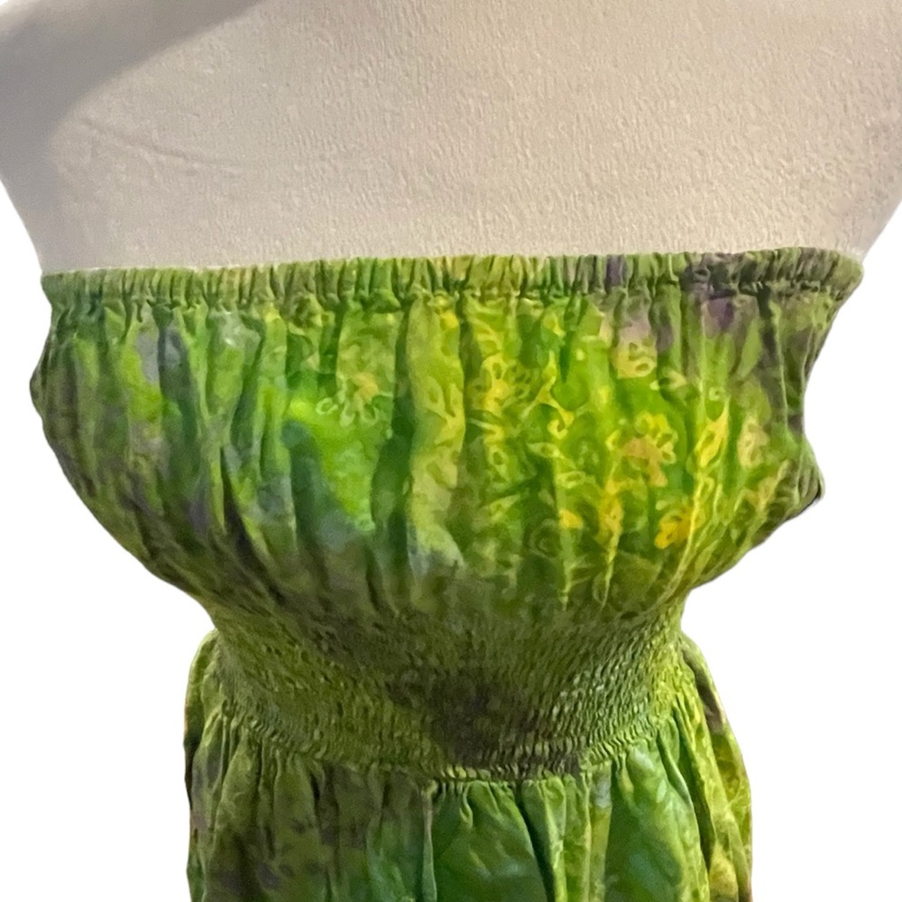 Pretty lightweight dress. Figure forgiving. Cute with sandals. Sz L (runs small) - Picture 4 of 11